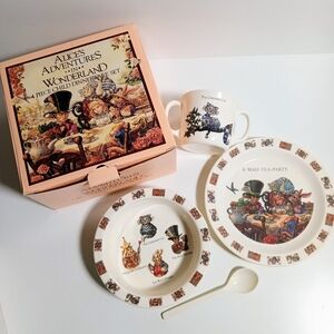Alice In Wonderland 4 piece Melamine  Dinnerware Set 80s Vintage Tempest